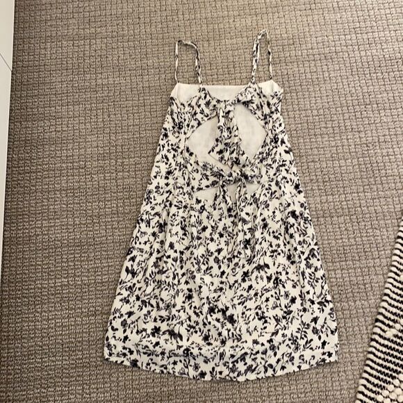 Skyler and Madison dress - Picture 2 of 8